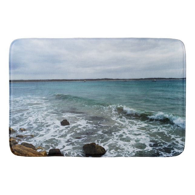 Vågar och fiskebåtar i havet, badrumsmatta (Framsidan)