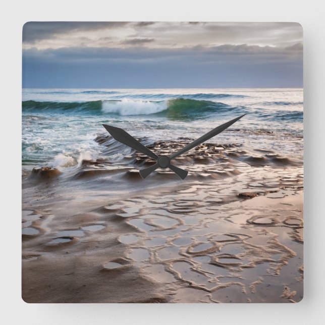 Vågbrott på stranden, Kalifornien Fyrkantig Klocka (Framsida)