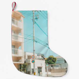 VÄGEN NÄRA HUS LITEN JULSTRUMPA