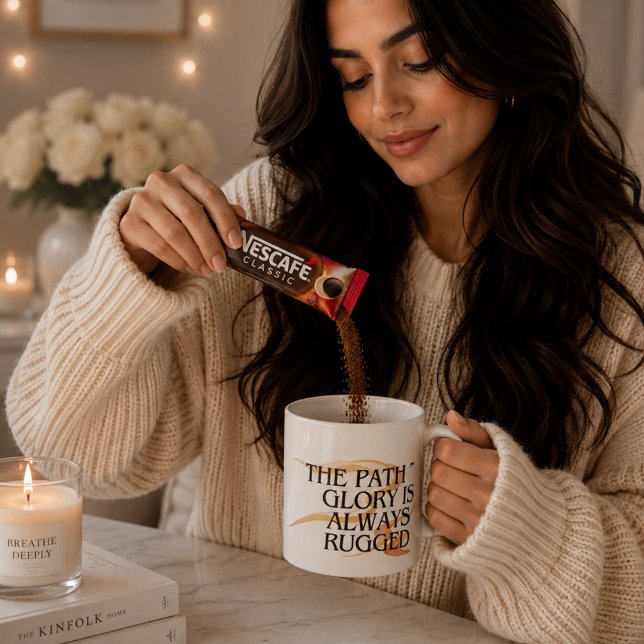 Vägen till Ära Är Alltid Ojämn – Inspirerande Kaffemugg (Skapare uppladdad)
