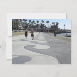 Vågformad strandpromenad i Pafos, Cypern Vykort