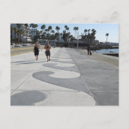 Vågformad strandpromenad i Pafos, Cypern Vykort