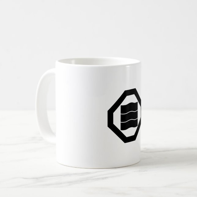 Vågformade kanji-tecken för tre på brickan kaffemugg (Framsida vänster)