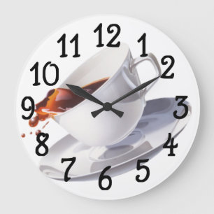 Väggen för kaffekoppdesignen tar tid på stor klocka