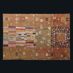 Väggens slut, Stamspärr av Gustav Klimt Bordstablett<br><div class="desc">Slut på muren, Stoclet Frieze (1905-1911) av Gustav Klimt är en vintage Art nouveau-målning som innehåller ett mosaiskt geometriskt mönster i guld tones. Stoclet Frieze är en serie symbolpaneler och Gustav Klimts sista underbara verk. De var målade i matsalen i Palais Stoclet i Bryssel 1905-1911. Klimts frys paneler innehåller motiv...</div>