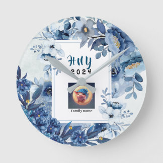 VÄGGKLOCK I BLÅ OCH VITA RUND KLOCKA