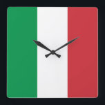 Vägglås med Flagga av Italien Fyrkantig Klocka<br><div class="desc">Lägg till en liten italiensk charm till ditt hem med den här elegantens väggklocka med flagga Italien! Den här väggklockan är uppgjord med stor uppmärksamhet på detaljer och är inte bara en tidspunkt. Den är ett firande av det italienska arvet och det italienska kulturella pridet. I utformningen visas stolt Italiens...</div>