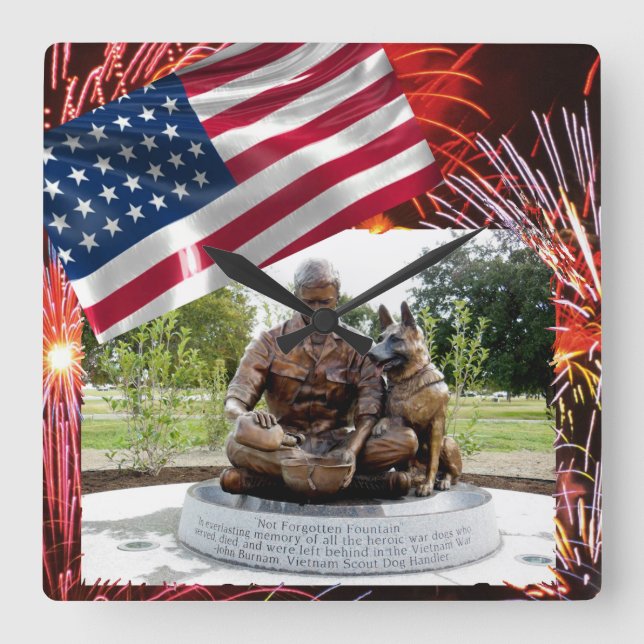 Väggspärr för krig Hund-minnesruta Fyrkantig Klocka (Framsida)