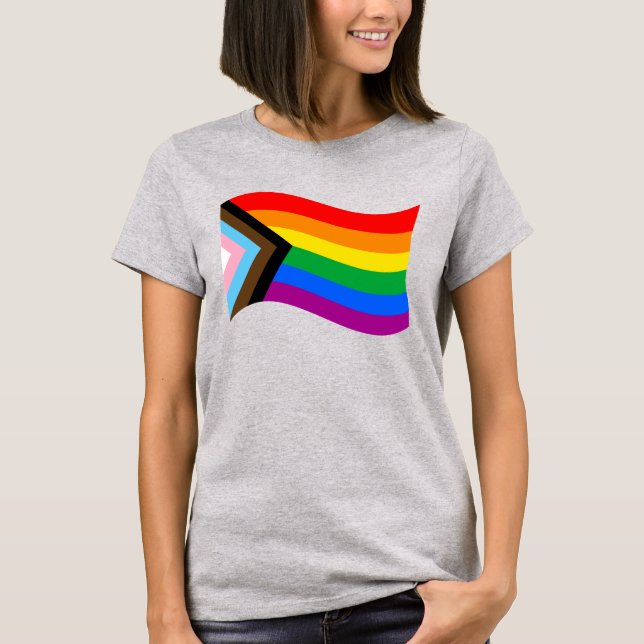 Vågig Progress Pride Flagga T-Shirt (Framsida)