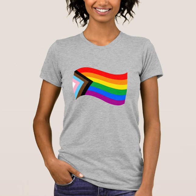 Vågig Progress Pride Flagga T Shirt (Framsida)