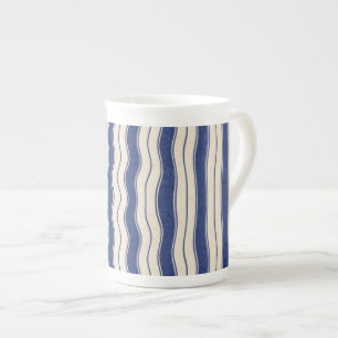 Vågigt Blue and White Rand Benporslin Mugg