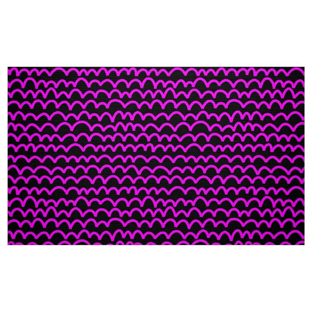 Vågigt Mönster - Magenta på svart Tyg (Fat Quarter)