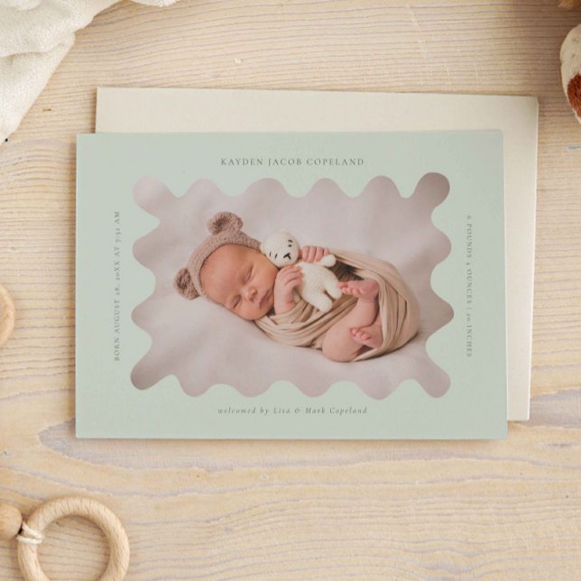 Vågigt snabbt Grönt Ram Birth Announcement Photo Meddelande (Skapare uppladdad)