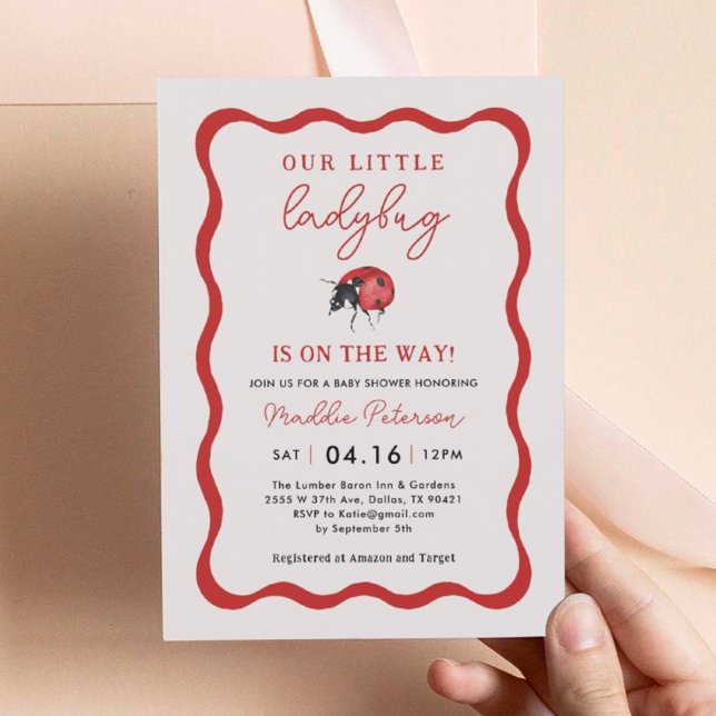 Vågigt vår lilla lilla flicka i Ladybug Baby Showe Inbjudningar (Skapare uppladdad)