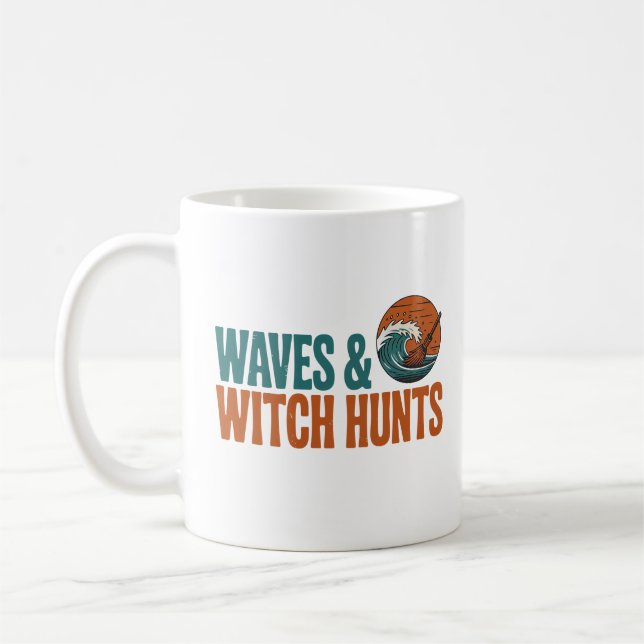 Vågor och Häxjakter Rolig Boklig Fantasy Kaffemugg (Vänster)