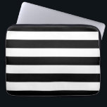 Vågrät Black and White Rand Laptop Sleeve<br><div class="desc">Fet svart och vitt rand i vågrät eller i lodrät mode är en modern klassisk grafisk design stil som alltid ger en underbar anpassningsbar åt dig själv eller åt någon som är speciell på din lista, och dessa ger säkert intryck på vilket festligt tillfälle som helst. Skicka e-post till oss...</div>