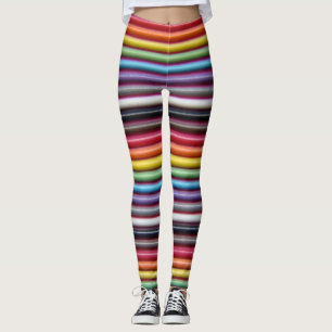 Vågrät för regnbåge i kabelnätet leggings