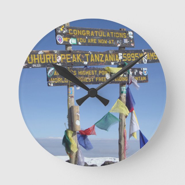 Vägskylt på toppen av Kilimanjaro kenya Rund Klocka (Framsida)