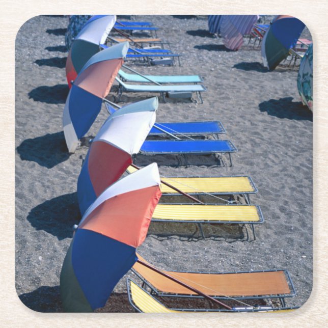 Vakanta stolar på strand underlägg papper kvadrat (Framsidan)