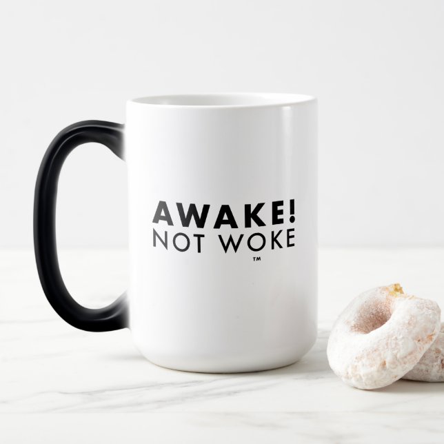 Vakna! Inte Woke™ LOGOTYP Morphing Mugg (Med munk)