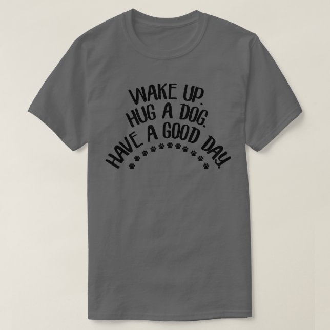 Vakna upp Hug en Hund har en Bra T Shirt (Design framsida)
