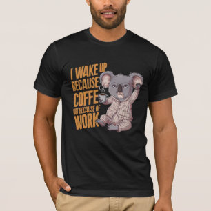 Vakna upp med Koala Coffee. Drick kaffeögonblicket T Shirt