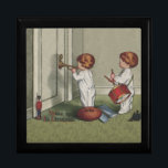Vakna upp sin vackra julbild smyckeskrin<br><div class="desc">Vintage Vakna Det är jul - en söt, gammaldags illustration jul för barn! Detta baseras på ett gammaldags vykort från 1918. Söt lilla småbarn uppe på gryningens spricka och meddela Mamma och Pappa att julen är här! Barn står utanför mamma och pappor sovdörr. En småbarn blåser på hornet. Den andra...</div>