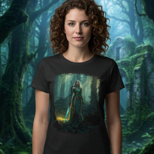 Väktande Älva i det Förtrollade Riket T Shirt