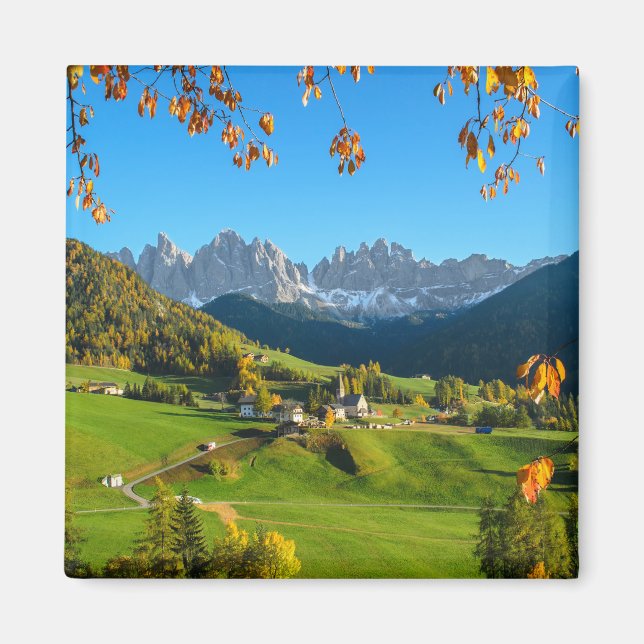 Val di Funes Valley med höst löv magnet (Framsidan)