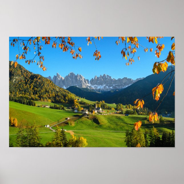 Val di Funes valley med höst löv poster (Framsidan)