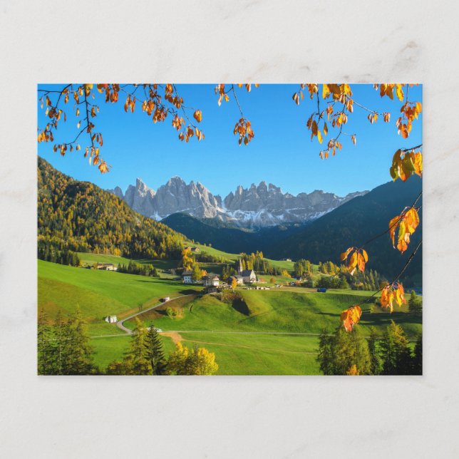 Val di Funes valley med höst löv-vykort Vykort (Framsida)