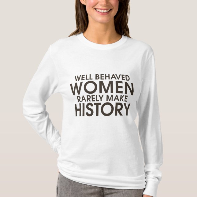 Välbetänkta kvinnor gör sällan historia t-shirt (Framsida)