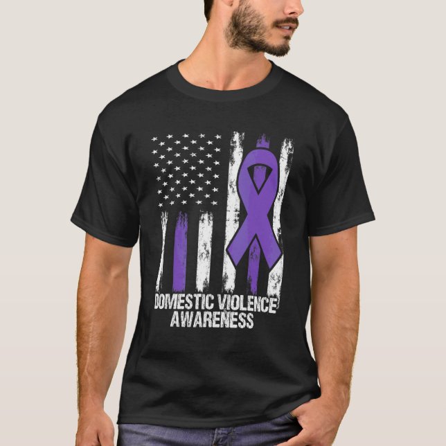 våld i nära relationer medvetenhet lila band flagg t shirt (Framsida)