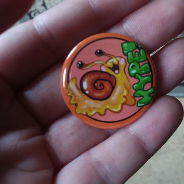 VÄLDIGT HYPE! Snigel Emote Knapp (Hype-adorable excited snail emote button!)