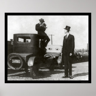 Väldigt Tall Man och en fotograf 1922 Poster