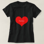 Valentindagen Red Heart Black Monogram Anpassnings T Shirt<br><div class="desc">Utskriven med stort hjärta mönster i fast svart bakgrund med textmall för namn!</div>