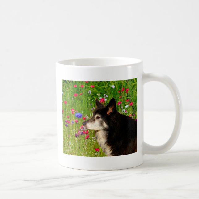 Valentine Gräns Collie med vackra blommor Kaffemugg (Höger)