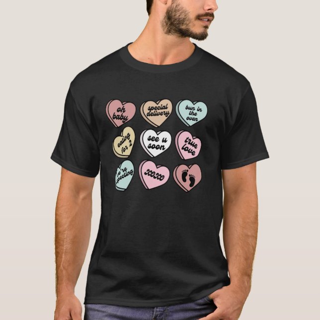 Valentine Hearts Candy Pregnancy Announcement Baby T Shirt (Framsida)