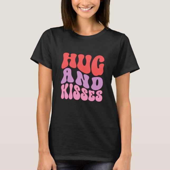 Valentine Hug And Kisses Groovy Style T Shirt (Framsida)
