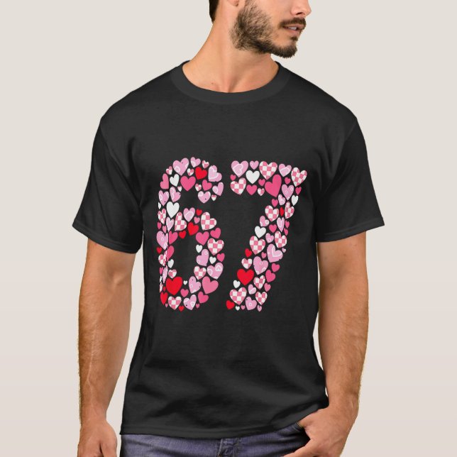 Valentine’s Day 67 Hearts Romantic Funny Six Seven T Shirt (Framsida)