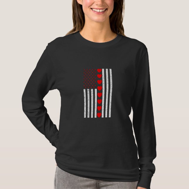 Valentine's Day American Flag With Hearts, U S Fla T Shirt (Framsida)