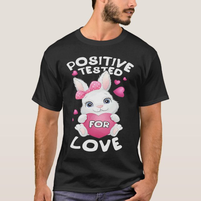 Valentine's day bunny with pink heart for her t shirt (Framsida)