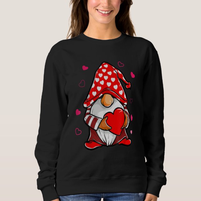 Valentines Day Gnome Love Holding Red Heart T Shirt (Framsida)