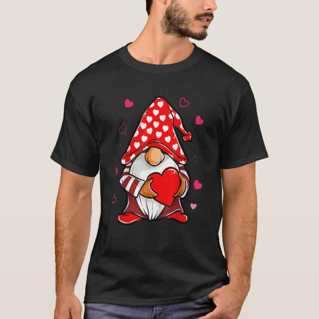 Valentines Day Gnome Love Holding Red Heart T Shirt (Framsida)