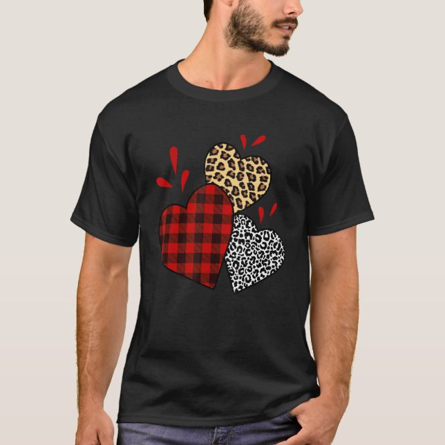 Valentines day Hearts Cute Buffalo Leopard Play H T Shirt (Framsida)