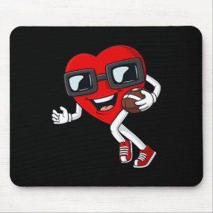 Valentines day-hjärta som går med fotbollsboxar musmatta