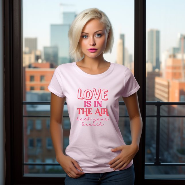 Valentines day ligger Kärlek i Luft T Shirt (Anti Valentines Day Love is in the Air Tshirt)