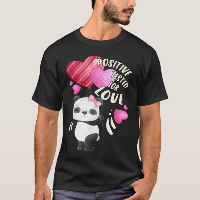 Valentine's day panda bear with hearts t shirt (Framsida)