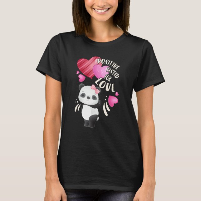 Valentine's day panda bear with hearts t shirt (Framsida)