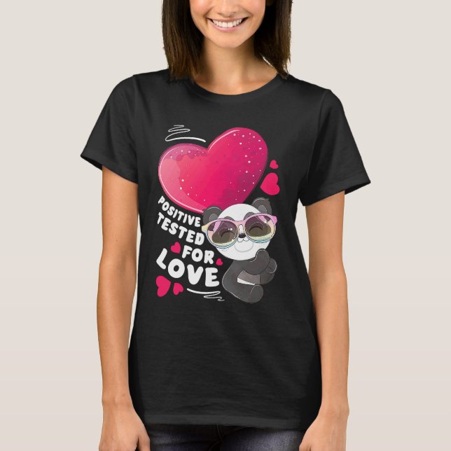 Valentine's day panda with heart t shirt (Framsida)